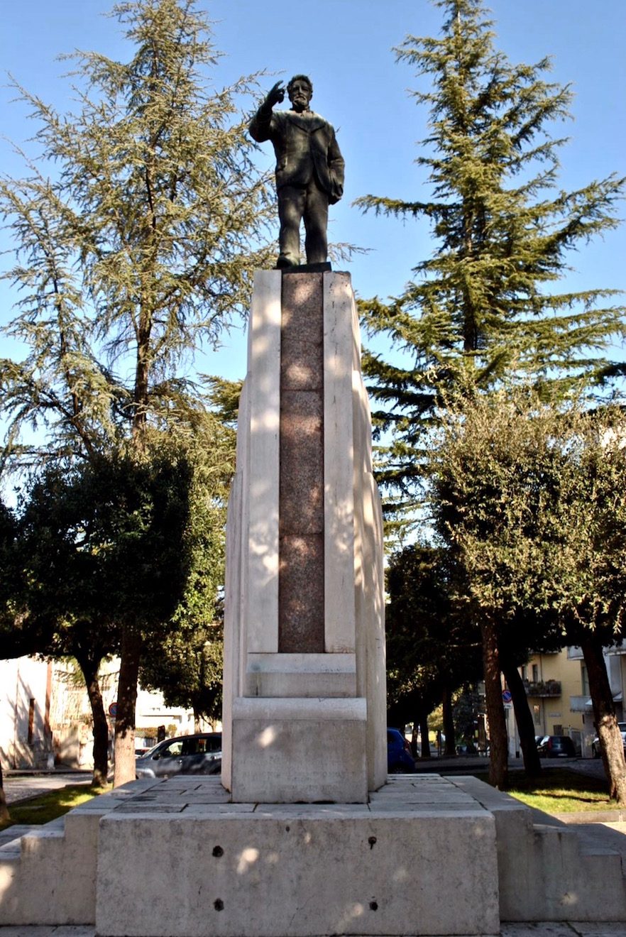 Leonardo Bianchi's monument 6.jpg